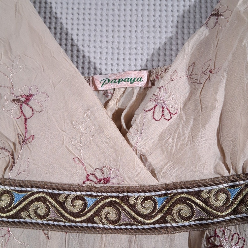 Papaya Womens Y2K Embroidered Babydoll Top Beige Floral Handkerchief Hem MEDIUM - Picture 7 of 13